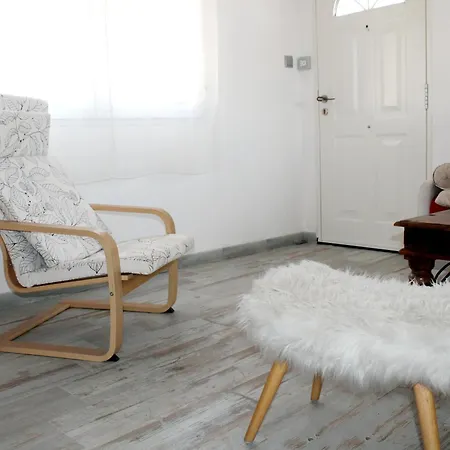 Charming Upper With Terrace And Communal Pool In דירה