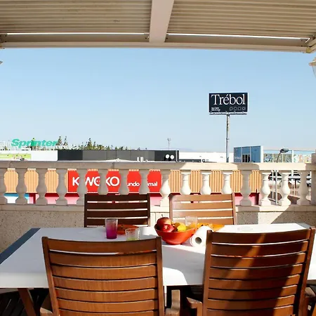 Charming Upper With Terrace And Communal Pool In דירה