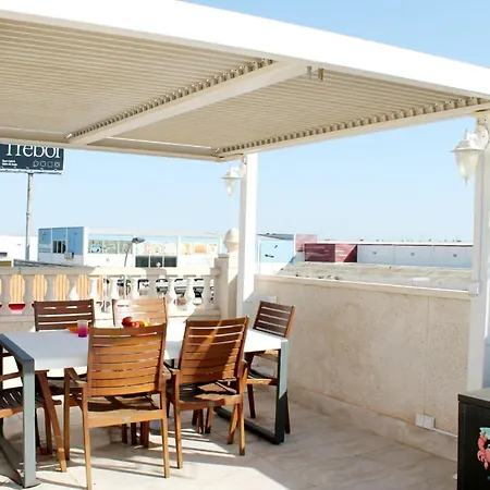 Charming Upper With Terrace And Communal Pool In טורבייחה