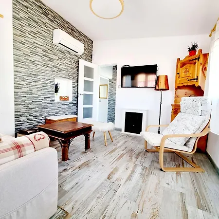 Charming Upper With Terrace And Communal Pool In דירה