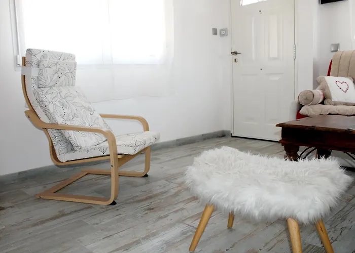 Charming Upper With Terrace And Communal Pool In Apartment