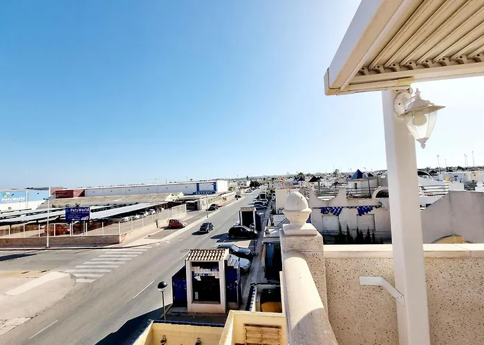 Charming Upper With Terrace And Communal Pool In Torrevieja