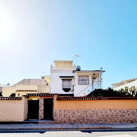 Charming Upper With Terrace And Communal Pool In شقة