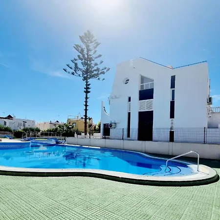 Charming Upper With Terrace And Communal Pool In Torrevieja