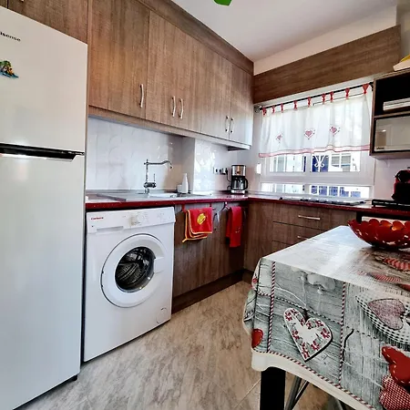 Charming Upper With Terrace And Communal Pool In شقة *