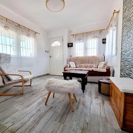 Charming Upper With Terrace And Communal Pool In Apartment