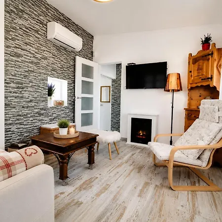 Apartment Charming Upper With Terrace And Communal Pool In