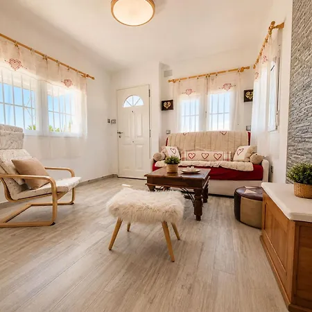 Charming Upper With Terrace And Communal Pool In Apartment Torrevieja