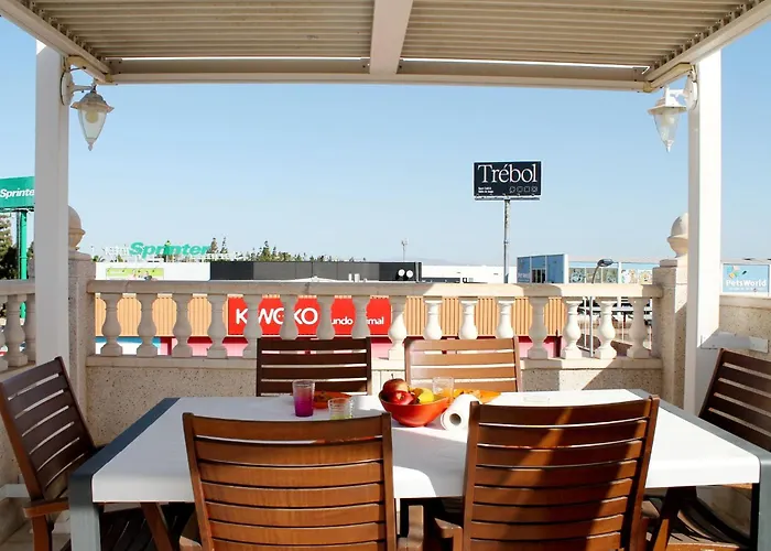 Charming Upper With Terrace And Communal Pool In Lejlighed